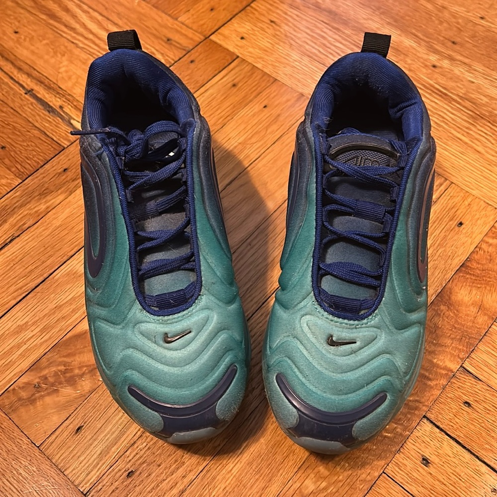 Nike Air Max size 2.5. In amazing condition!